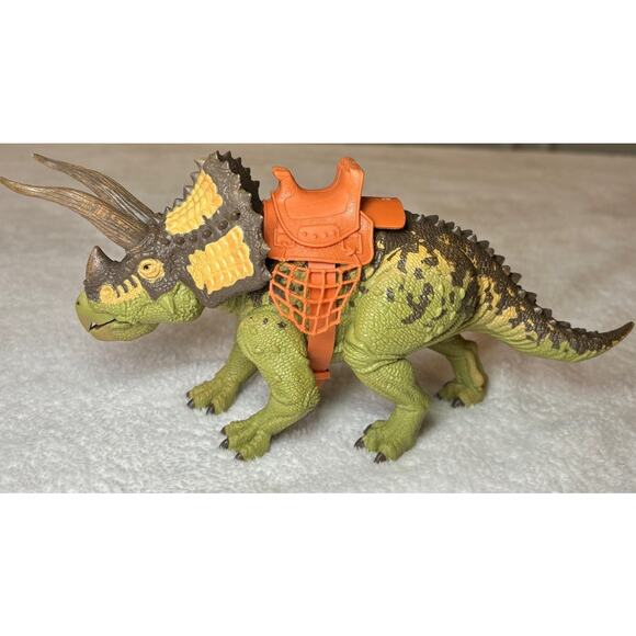 2017 Jurassic Clash & World Dino Figures: Triceratops, Allosaurus, Baryonyx - Picture 13 of 16